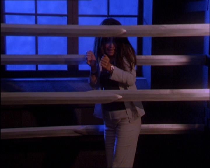Charmed-Online_dot_net-2x03ThePaintedWorld1633.jpg