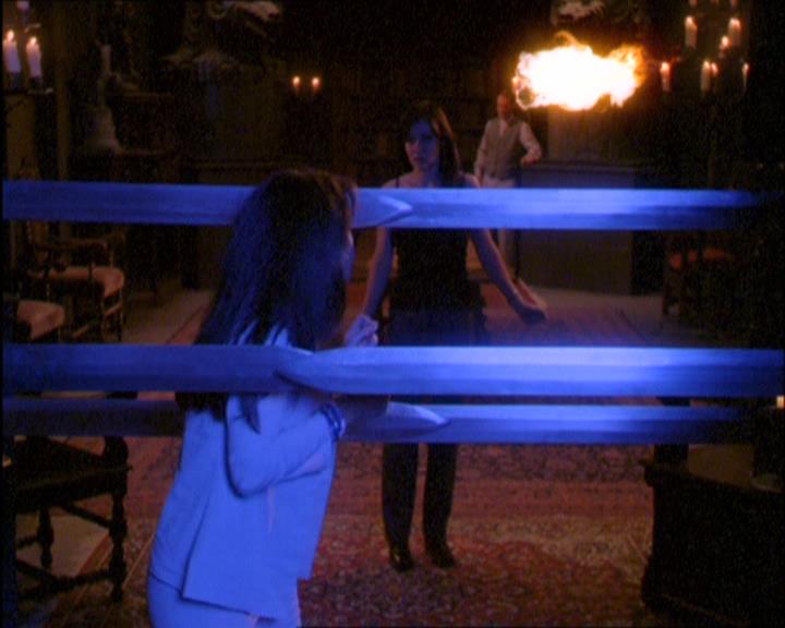 Charmed-Online_dot_net-2x03ThePaintedWorld1640.jpg