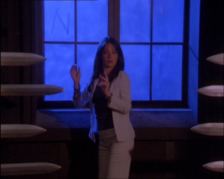 Charmed-Online_dot_net-2x03ThePaintedWorld1651.jpg