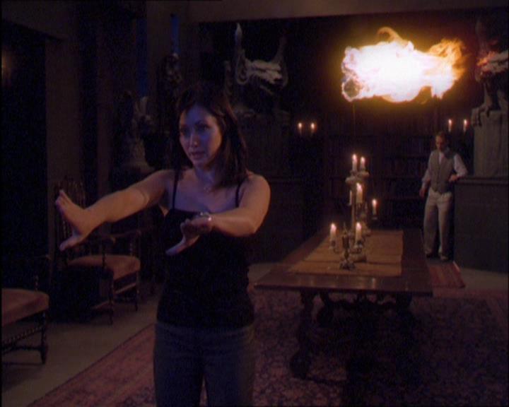 Charmed-Online_dot_net-2x03ThePaintedWorld1652.jpg