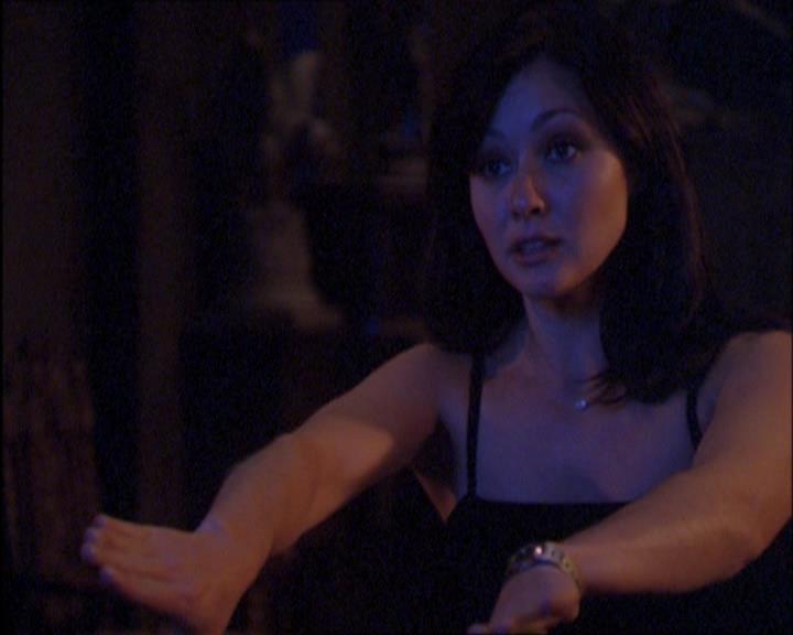 Charmed-Online_dot_net-2x03ThePaintedWorld1658.jpg