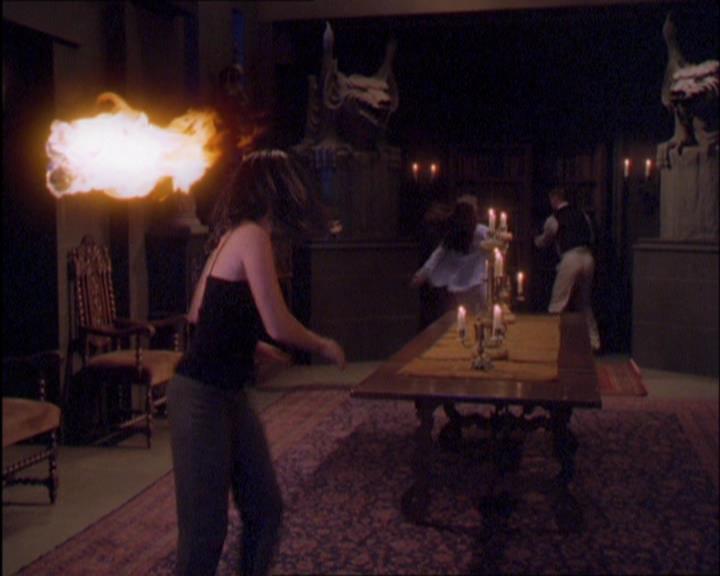 Charmed-Online_dot_net-2x03ThePaintedWorld1665.jpg