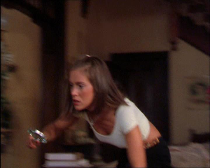 Charmed-Online_dot_net-2x03ThePaintedWorld1688.jpg