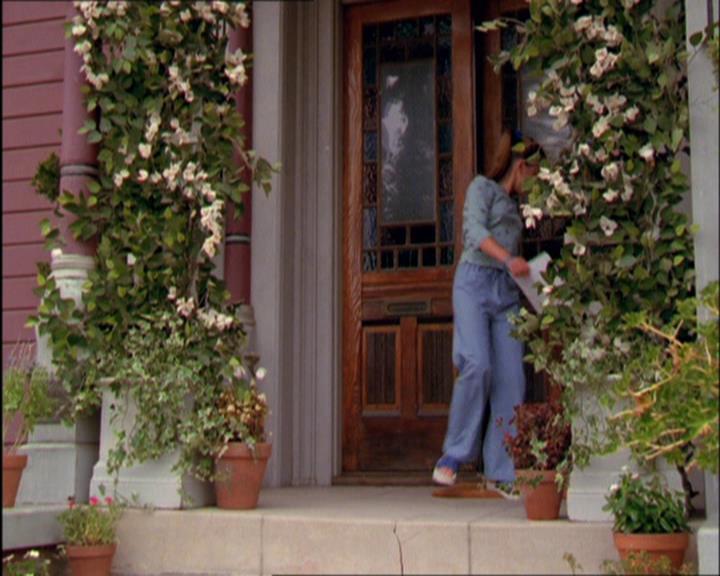 Charmed-Online_dot_net-2x03ThePaintedWorld1722.jpg