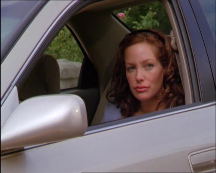 Charmed-Online_dot_net-2x03ThePaintedWorld1734.jpg