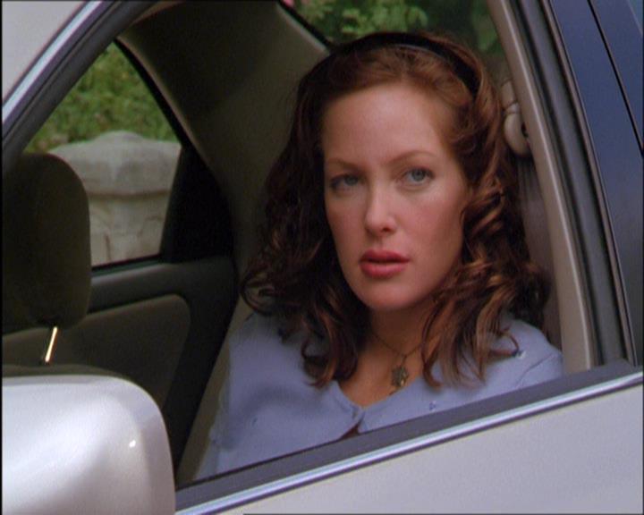 Charmed-Online_dot_net-2x03ThePaintedWorld1737.jpg
