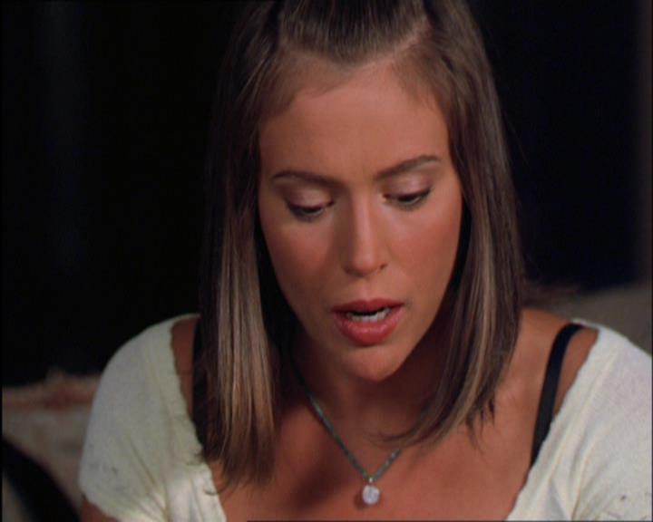 Charmed-Online_dot_net-2x03ThePaintedWorld1763.jpg