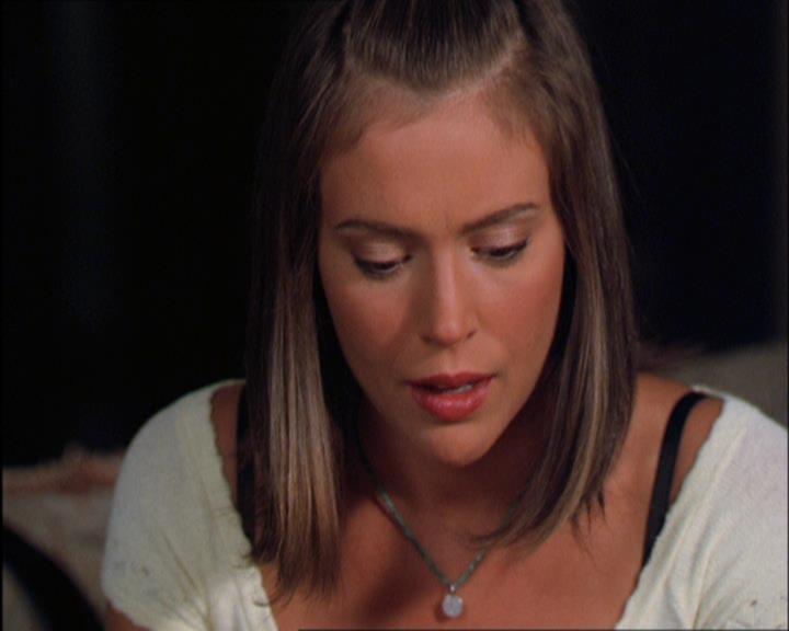 Charmed-Online_dot_net-2x03ThePaintedWorld1767.jpg