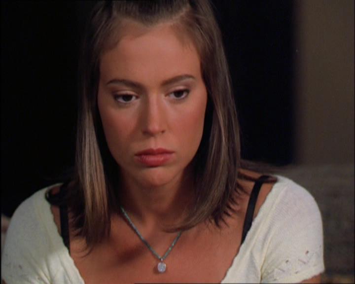 Charmed-Online_dot_net-2x03ThePaintedWorld1796.jpg