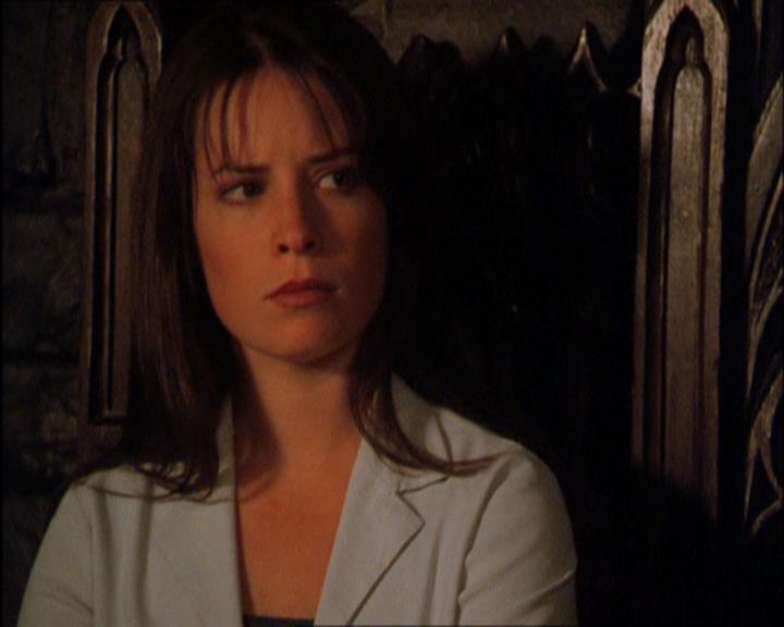Charmed-Online_dot_net-2x03ThePaintedWorld1847.jpg