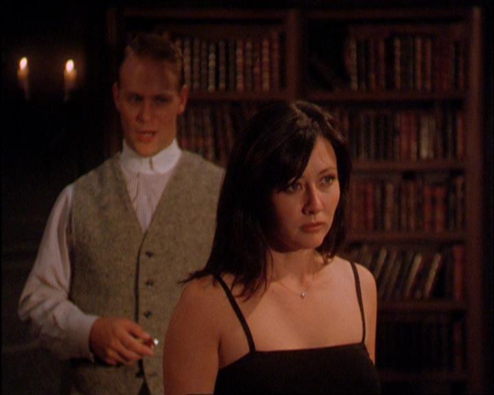 Charmed-Online_dot_net-2x03ThePaintedWorld1877.jpg