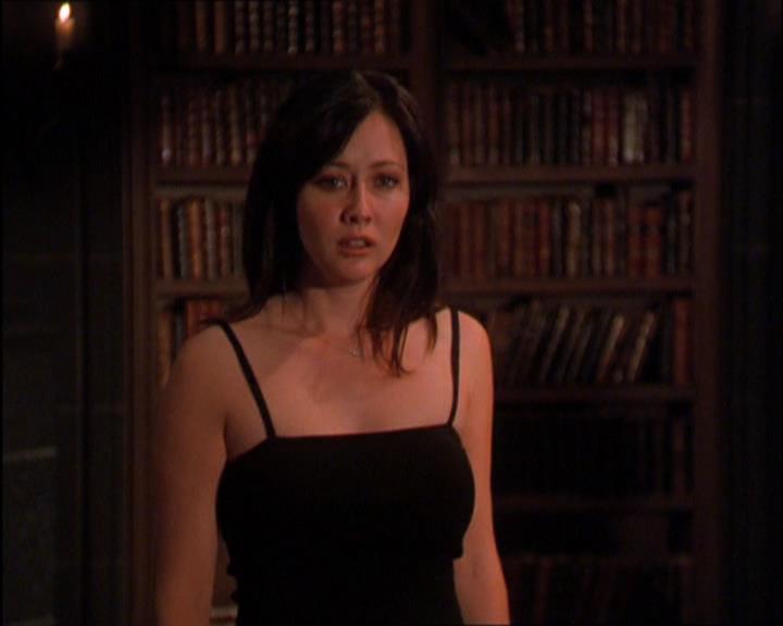 Charmed-Online_dot_net-2x03ThePaintedWorld1888.jpg