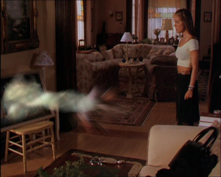 Charmed-Online_dot_net-2x03ThePaintedWorld1896.jpg