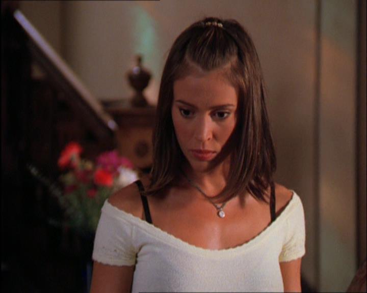 Charmed-Online_dot_net-2x03ThePaintedWorld1899.jpg