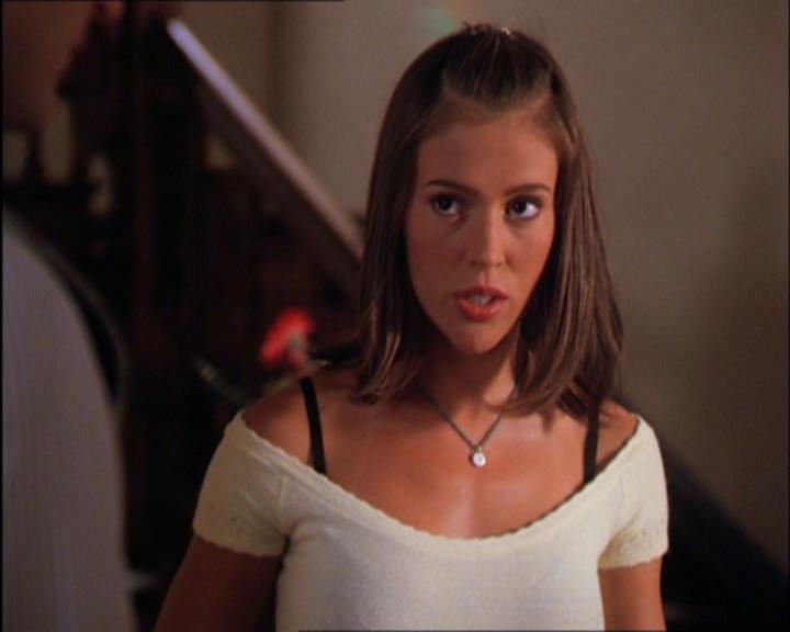 Charmed-Online_dot_net-2x03ThePaintedWorld1906.jpg