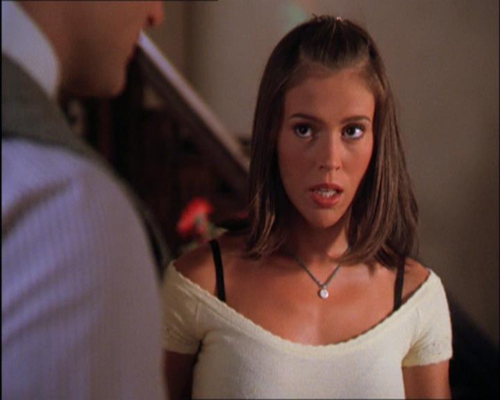 Charmed-Online_dot_net-2x03ThePaintedWorld1907.jpg