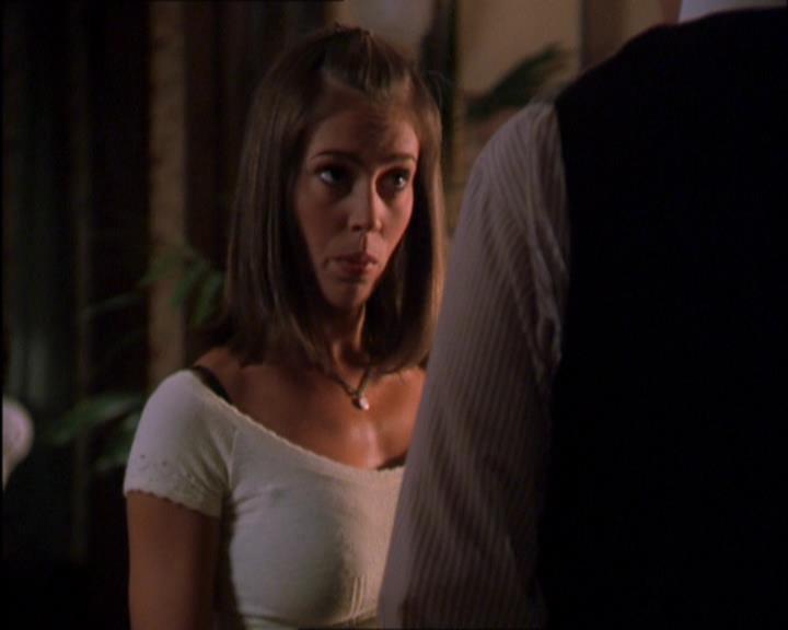 Charmed-Online_dot_net-2x03ThePaintedWorld1914.jpg