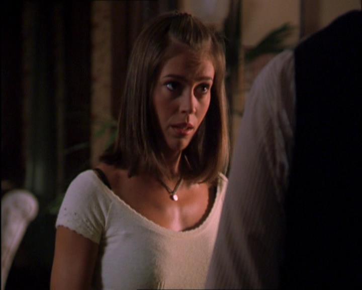 Charmed-Online_dot_net-2x03ThePaintedWorld1915.jpg