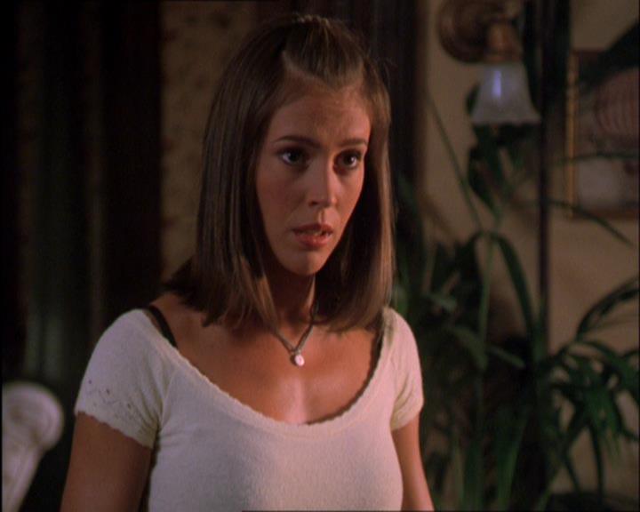 Charmed-Online_dot_net-2x03ThePaintedWorld1937.jpg