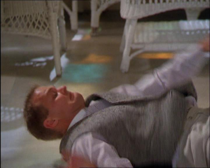 Charmed-Online_dot_net-2x03ThePaintedWorld1944.jpg