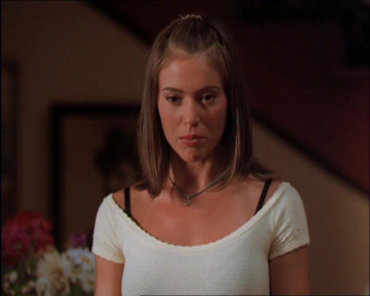 Charmed-Online_dot_net-2x03ThePaintedWorld1947.jpg