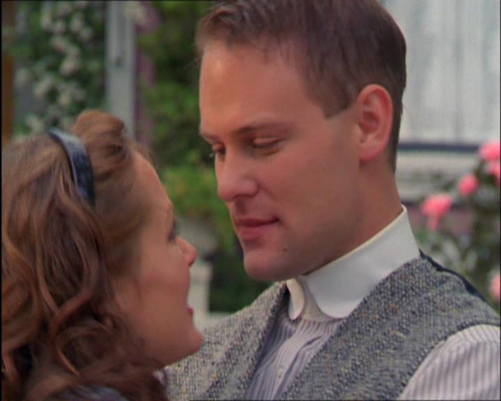 Charmed-Online_dot_net-2x03ThePaintedWorld1981.jpg
