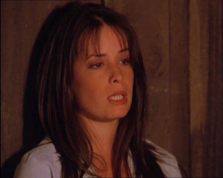 Charmed-Online_dot_net-2x03ThePaintedWorld2033.jpg