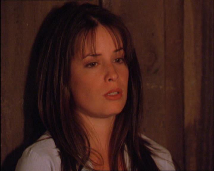 Charmed-Online_dot_net-2x03ThePaintedWorld2034.jpg