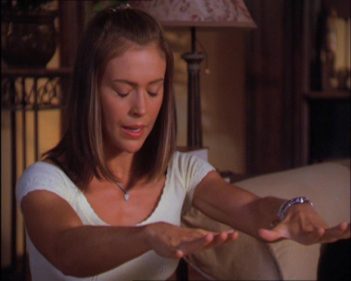 Charmed-Online_dot_net-2x03ThePaintedWorld2050.jpg