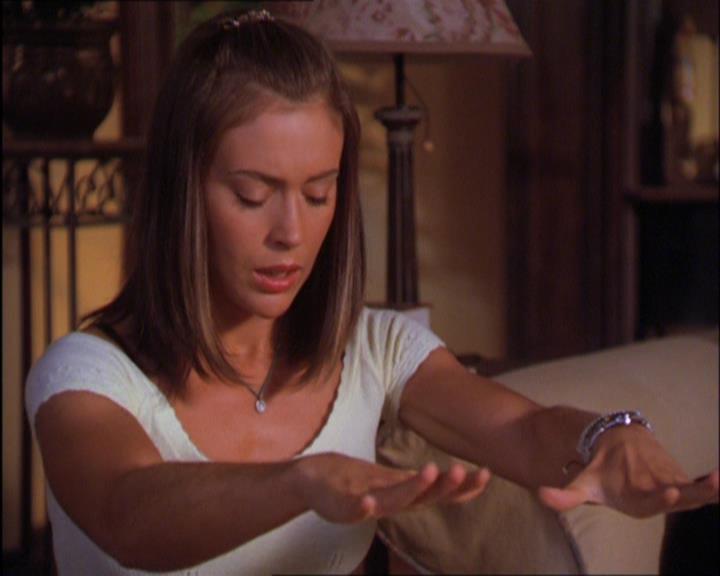 Charmed-Online_dot_net-2x03ThePaintedWorld2051.jpg