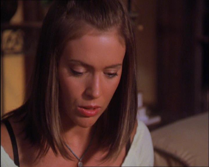 Charmed-Online_dot_net-2x03ThePaintedWorld2065.jpg