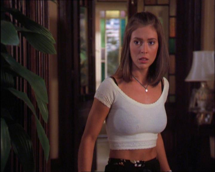 Charmed-Online_dot_net-2x03ThePaintedWorld2090.jpg
