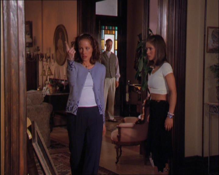 Charmed-Online_dot_net-2x03ThePaintedWorld2091.jpg