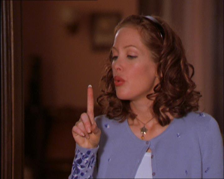 Charmed-Online_dot_net-2x03ThePaintedWorld2092.jpg
