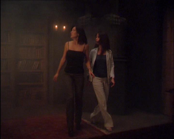 Charmed-Online_dot_net-2x03ThePaintedWorld2115.jpg