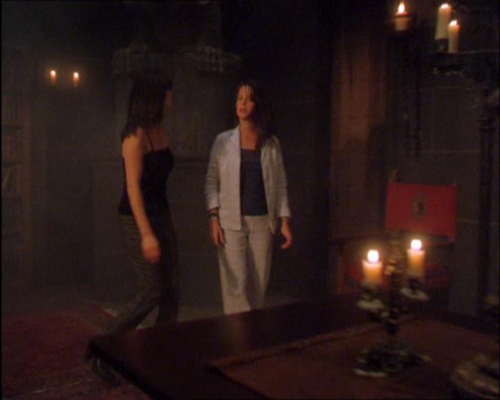 Charmed-Online_dot_net-2x03ThePaintedWorld2116.jpg