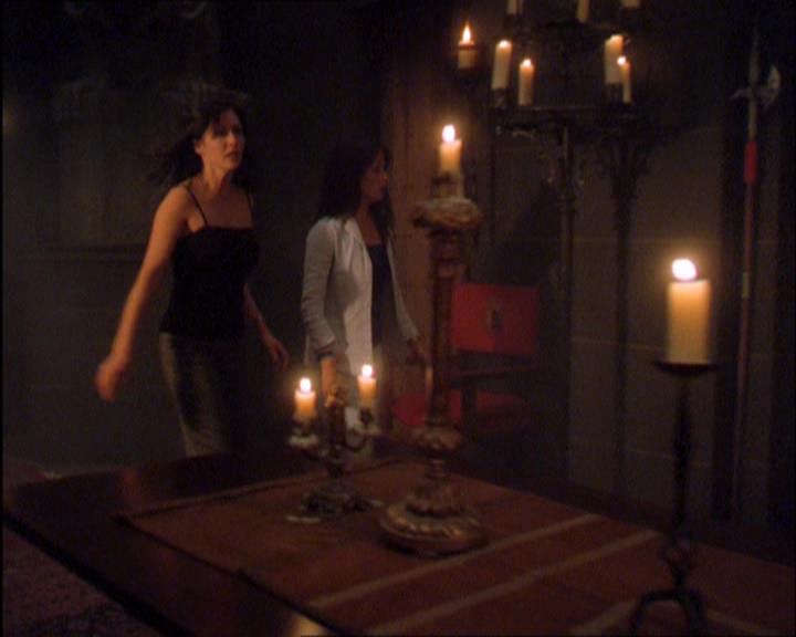 Charmed-Online_dot_net-2x03ThePaintedWorld2117.jpg