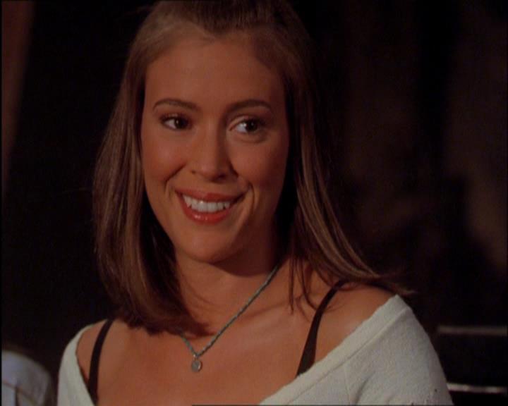 Charmed-Online_dot_net-2x03ThePaintedWorld2137.jpg
