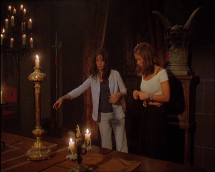 Charmed-Online_dot_net-2x03ThePaintedWorld2146.jpg