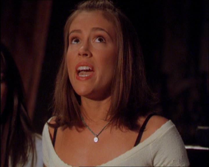 Charmed-Online_dot_net-2x03ThePaintedWorld2149.jpg