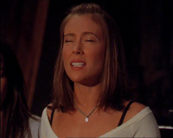 Charmed-Online_dot_net-2x03ThePaintedWorld2151.jpg