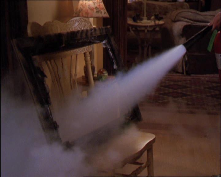 Charmed-Online_dot_net-2x03ThePaintedWorld2159.jpg