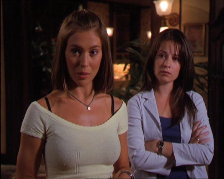 Charmed-Online_dot_net-2x03ThePaintedWorld2168.jpg