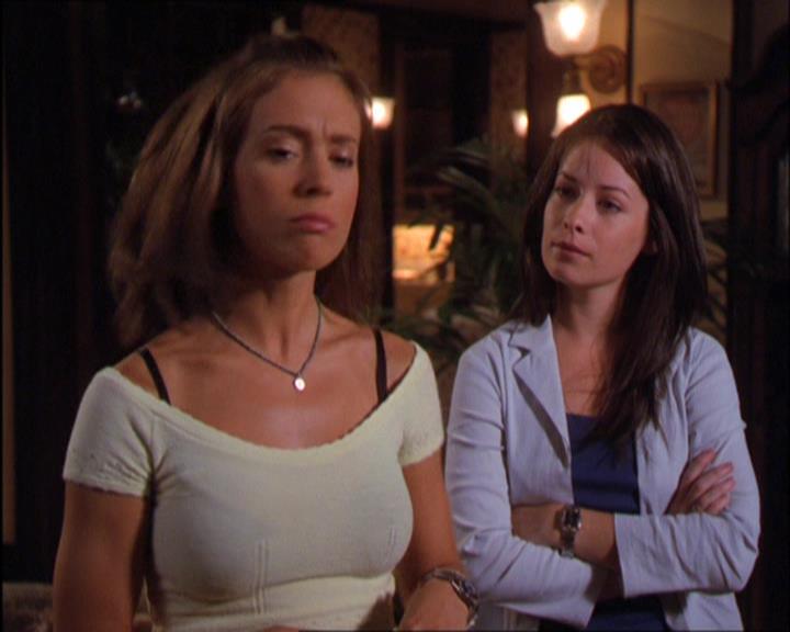 Charmed-Online_dot_net-2x03ThePaintedWorld2183.jpg