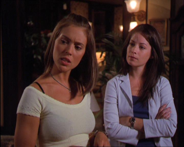 Charmed-Online_dot_net-2x03ThePaintedWorld2184.jpg