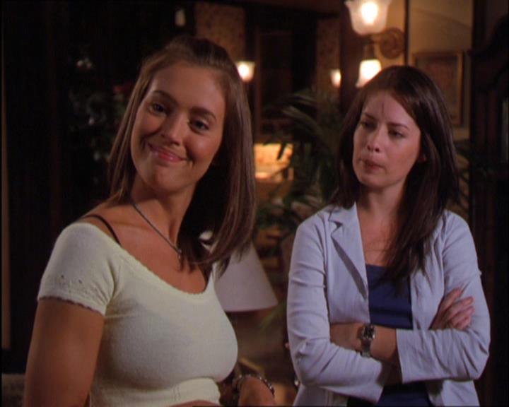 Charmed-Online_dot_net-2x03ThePaintedWorld2185.jpg