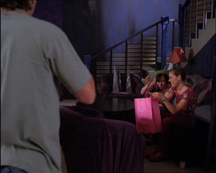 Charmed-Online_dot_net-2x03ThePaintedWorld2224.jpg