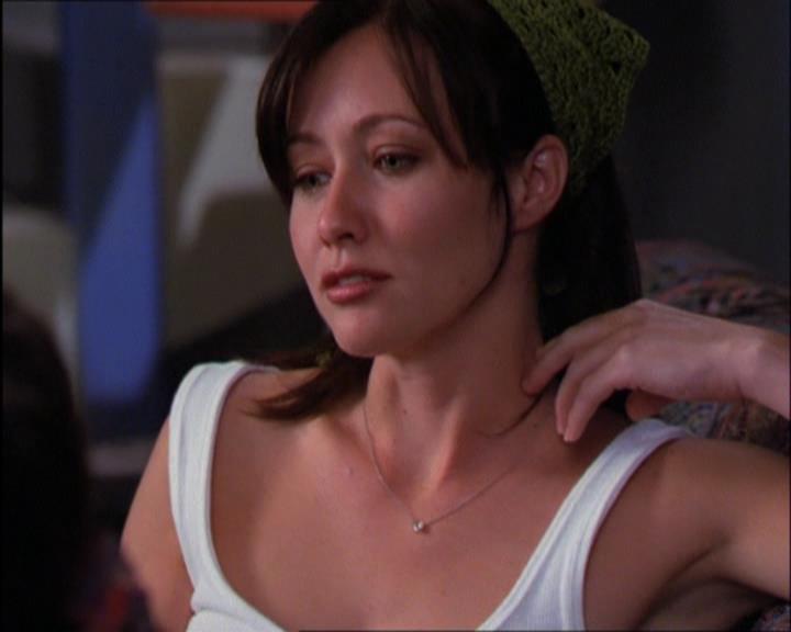 Charmed-Online_dot_net-2x03ThePaintedWorld2245.jpg