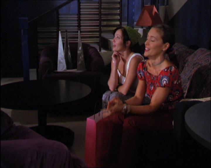 Charmed-Online_dot_net-2x03ThePaintedWorld2262.jpg