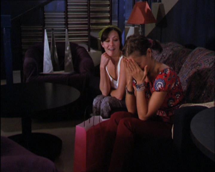 Charmed-Online_dot_net-2x03ThePaintedWorld2263.jpg